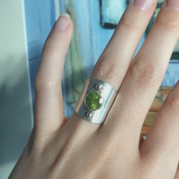 🌿 custom/hand-made peridot ring 🌿 - Picture 5 of 5